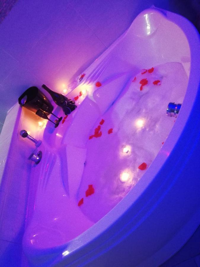 V&M suite con jacuzzi Ostuni Exterior foto