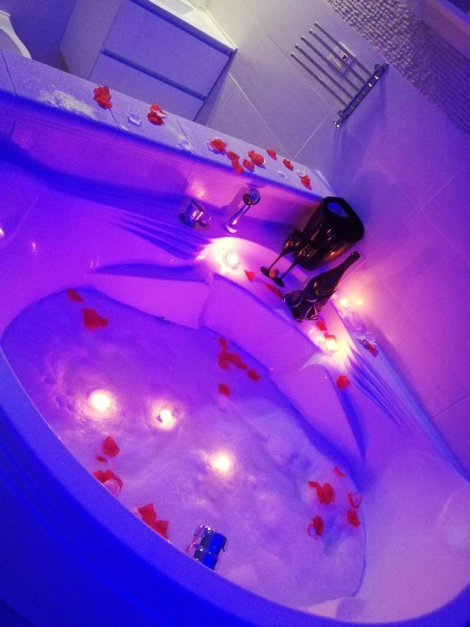 V&M suite con jacuzzi Ostuni Exterior foto